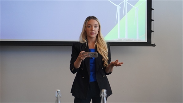 南非駐亞洲和金磚國家無任所大使蘇克拉爾代表吉娜·布朗發(fā)言。 人民網(wǎng) 張茜攝