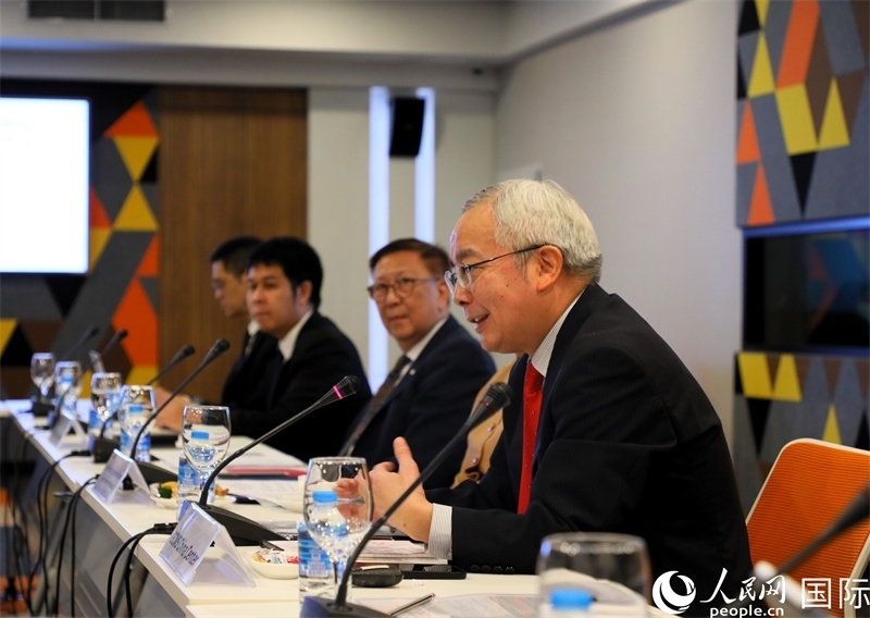 中國(guó)國(guó)際問(wèn)題研究院副院長(zhǎng)榮鷹致開(kāi)幕辭。人民網(wǎng)記者 白元琪攝