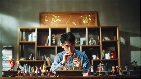 郎佳子彧通過短視頻直播，讓更多人關(guān)注并喜歡捏面人。受訪者供圖