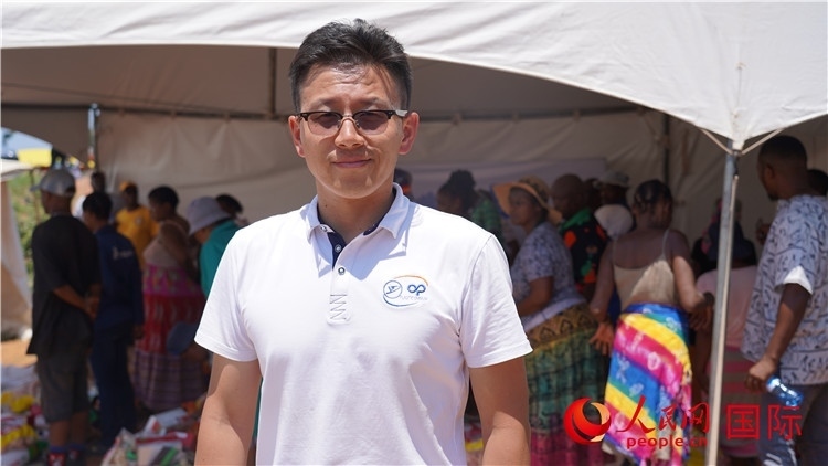 延鋒彼歐南非公司總經(jīng)理張鑫發(fā)言致辭。人民網(wǎng) 張茜攝