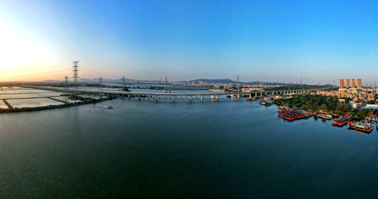 汕汕鐵路練特江大橋。國(guó)鐵集團(tuán)供圖