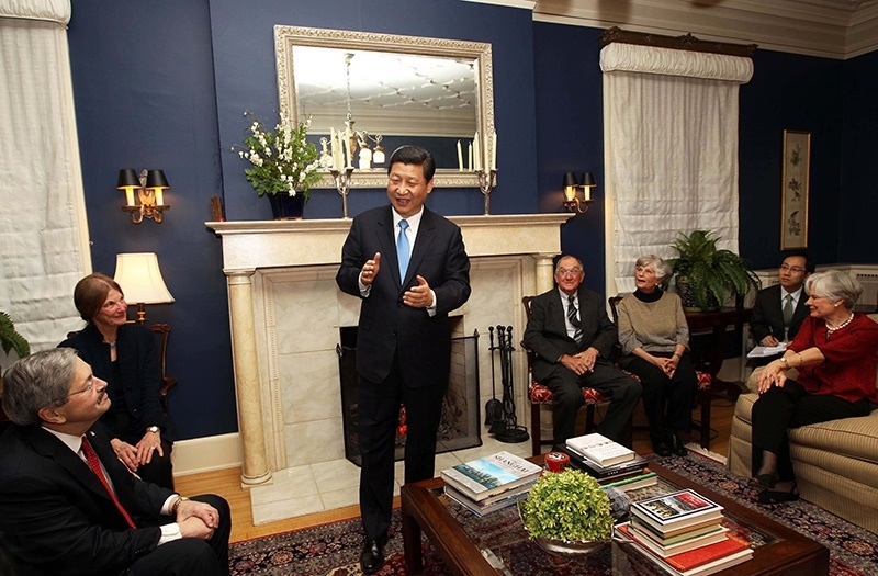 習(xí)近平2012年訪美時與老朋友敘舊場景。