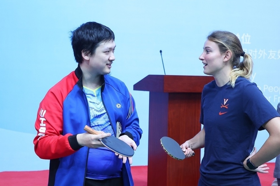 資訊有故事︱美國弗吉尼亞大學乒乓球代表團訪華:重走乒乓路 一起向未來