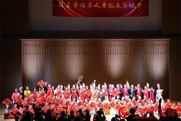 演職人員與嘉賓合影。人民網(wǎng) 許可攝