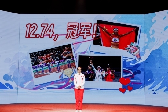 “何以中國(guó)·向海泉州”網(wǎng)絡(luò)主題活動(dòng)現(xiàn)場(chǎng)，林雨薇講述奪冠經(jīng)歷。泉州廣播電視臺(tái)供圖