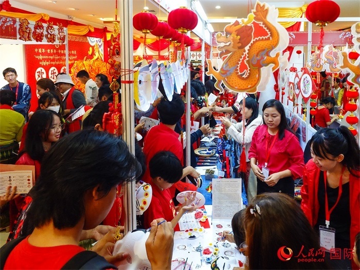 活動(dòng)現(xiàn)場(chǎng)氣氛熱烈。人民網(wǎng)記者 謝佳君攝