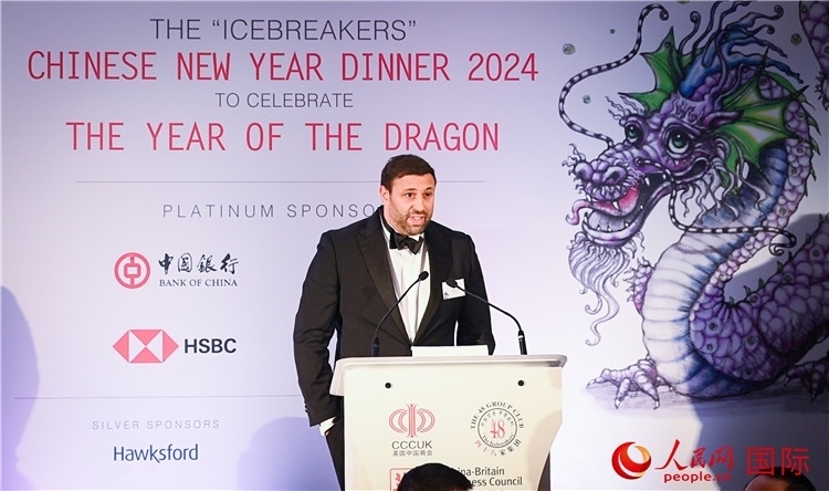 英國 48 家集團俱樂部候任主席杰克·佩里致辭。人民網(wǎng) 郭錦標(biāo)攝