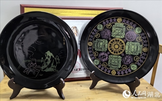 壩漆工藝品。人民網(wǎng)記者 周雯攝