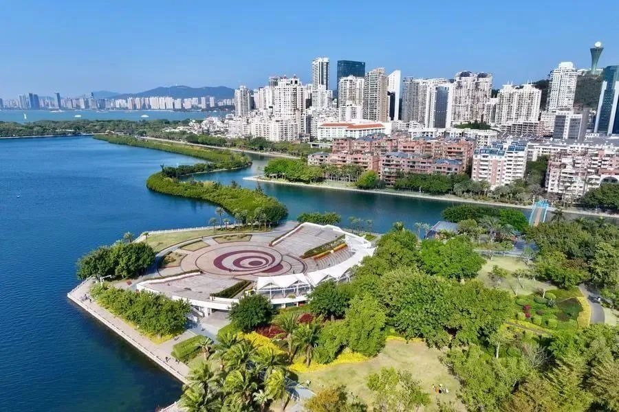 △1月24日，廈門筼筜湖白鷺洲公園及周邊城市景觀。