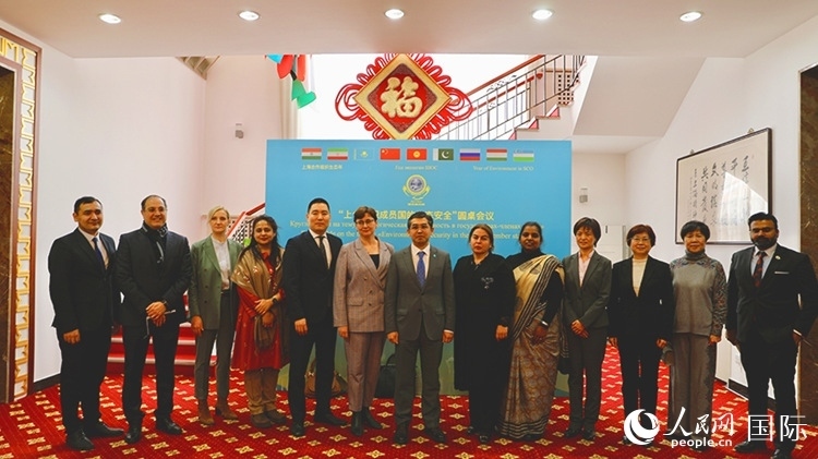 2月26日，“上海合作組織成員國(guó)生態(tài)安全”圓桌會(huì)議在北京舉行。 人民網(wǎng) 阿爾達(dá)克攝