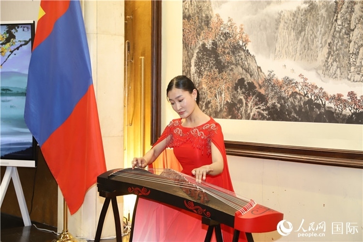 古箏表演。人民網(wǎng)記者 霍文攝