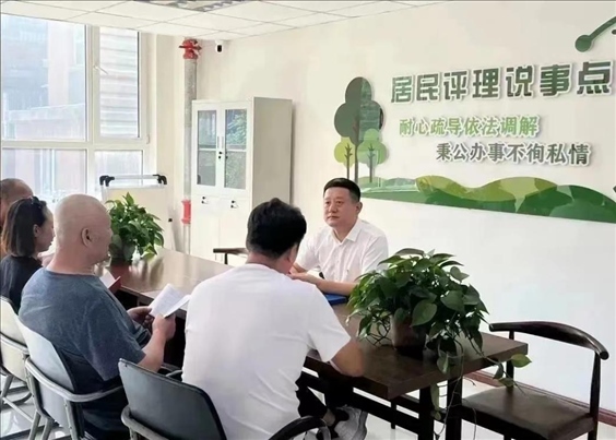 村（居）民評理說事點調解矛盾糾紛。遼寧省司法廳供圖
