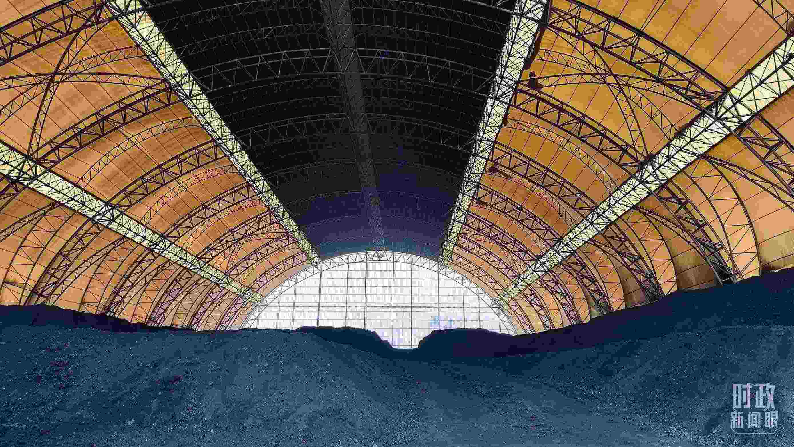 山西瑞光熱電有限責任公司儲煤場。2022年1月，習近平來到這里察看煤場儲煤情況。（總臺央視記者楊立峰拍攝）