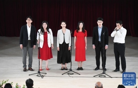 3月21日，國家開發(fā)銀行阿卡貝拉合唱團(tuán)在音樂會(huì)上演出。新華社記者 任超 攝