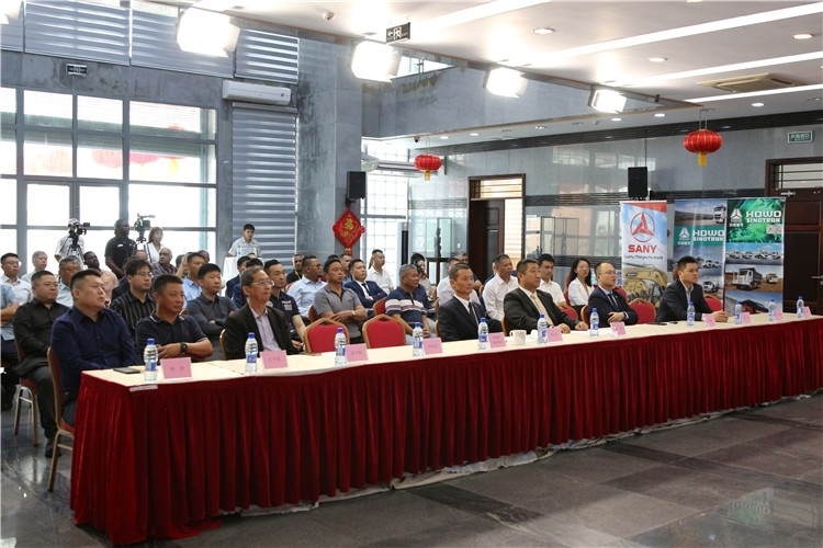 當(dāng)?shù)貢r(shí)間3月26日下午，中國品牌重型機(jī)械、載重車輛宣傳推介會在中國駐蘇里南大使館舉行。圖為宣介會現(xiàn)場。中國駐蘇里南大使館供圖