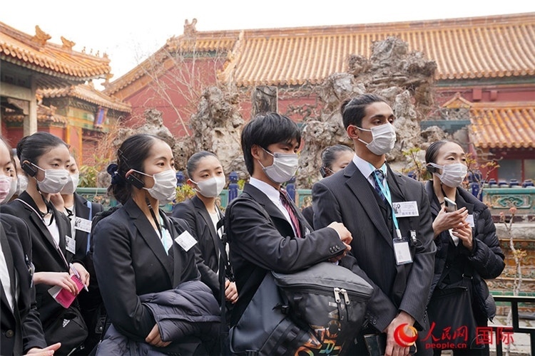 松山芭蕾舞團青年代表團在故宮參觀。人民網記者 張麗婭攝