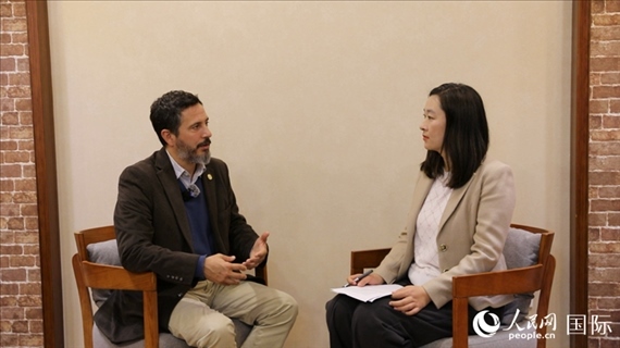 阿根廷布宜諾斯艾利斯大學(xué)阿根廷—中國(guó)研究中心主任、阿根廷知名漢學(xué)家畢嘉宏（Ignacio Villagran）接受人民網(wǎng)記者專訪。人民網(wǎng)記者 周雨攝