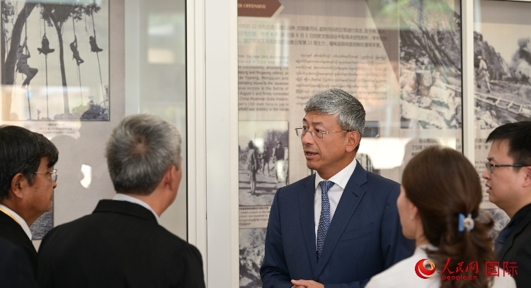 陳海大使了解中國遠征軍紀念館情況。人民網(wǎng)記者 謝佳君攝