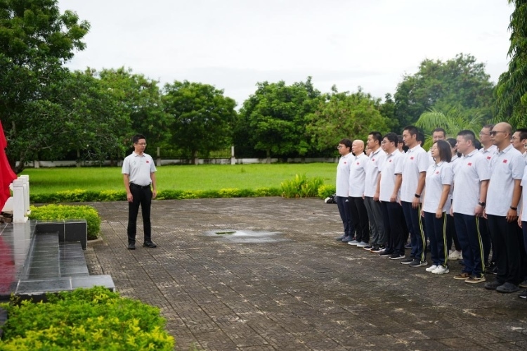 醫(yī)療隊(duì)隊(duì)長致詞。中國援桑醫(yī)療隊(duì)供圖