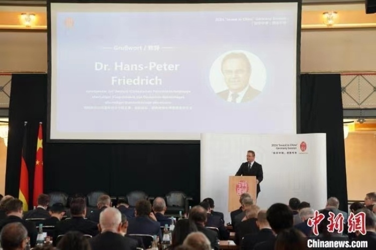 當(dāng)?shù)貢r(shí)間4月5日，由中國(guó)商務(wù)部主辦的“投資中國(guó)”德國(guó)專場(chǎng)推介活動(dòng)在斯圖加特市舉行。中新社記者 馬秀秀 攝