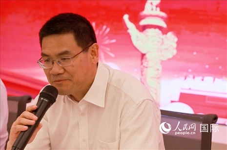 北京海外聯(lián)誼會會長楊晉柏在座談會上致辭。人民網(wǎng)記者 陳海琪攝