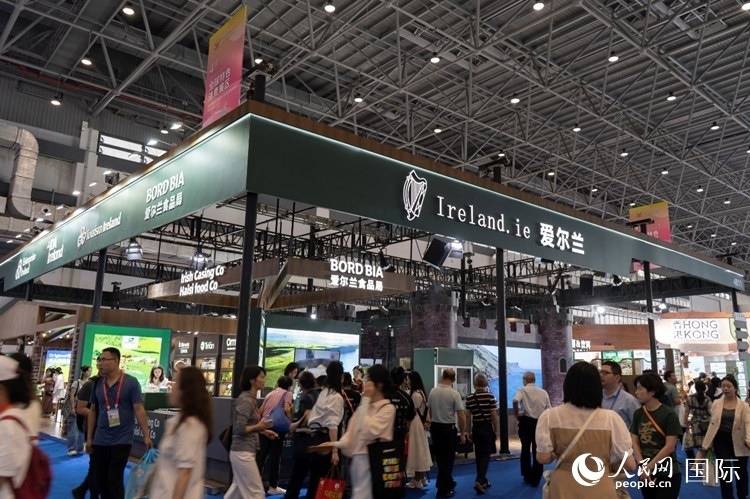 第四屆中國(guó)國(guó)際消費(fèi)品博覽會(huì)愛(ài)爾蘭國(guó)家館。人民網(wǎng) 常沙攝