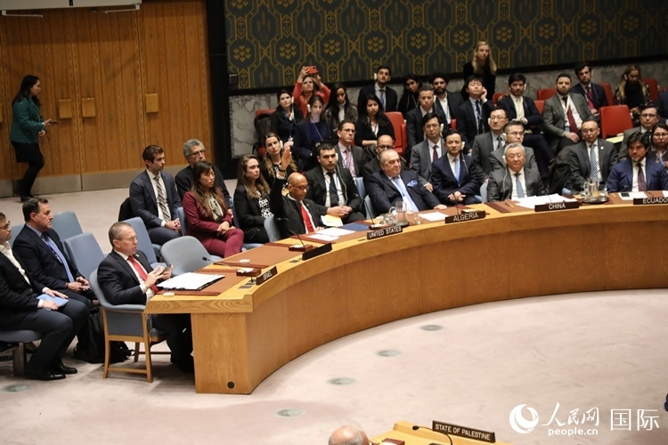 4月18日，安理會(huì)投票現(xiàn)場(chǎng)，12個(gè)成員投贊成票。 人民網(wǎng)記者 李志偉攝