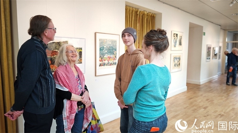 參加講座活動(dòng)的瑞典聽眾。人民網(wǎng)記者殷淼攝