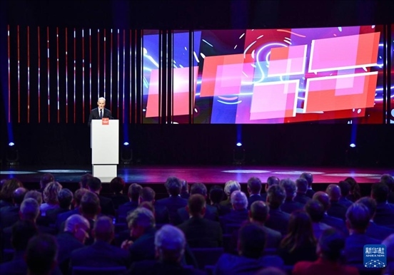 4月21日，挪威首相斯特勒在德國(guó)漢諾威工業(yè)博覽會(huì)開(kāi)幕式上致辭。挪威是今年展會(huì)主賓國(guó)。新華社記者 任鵬飛 攝