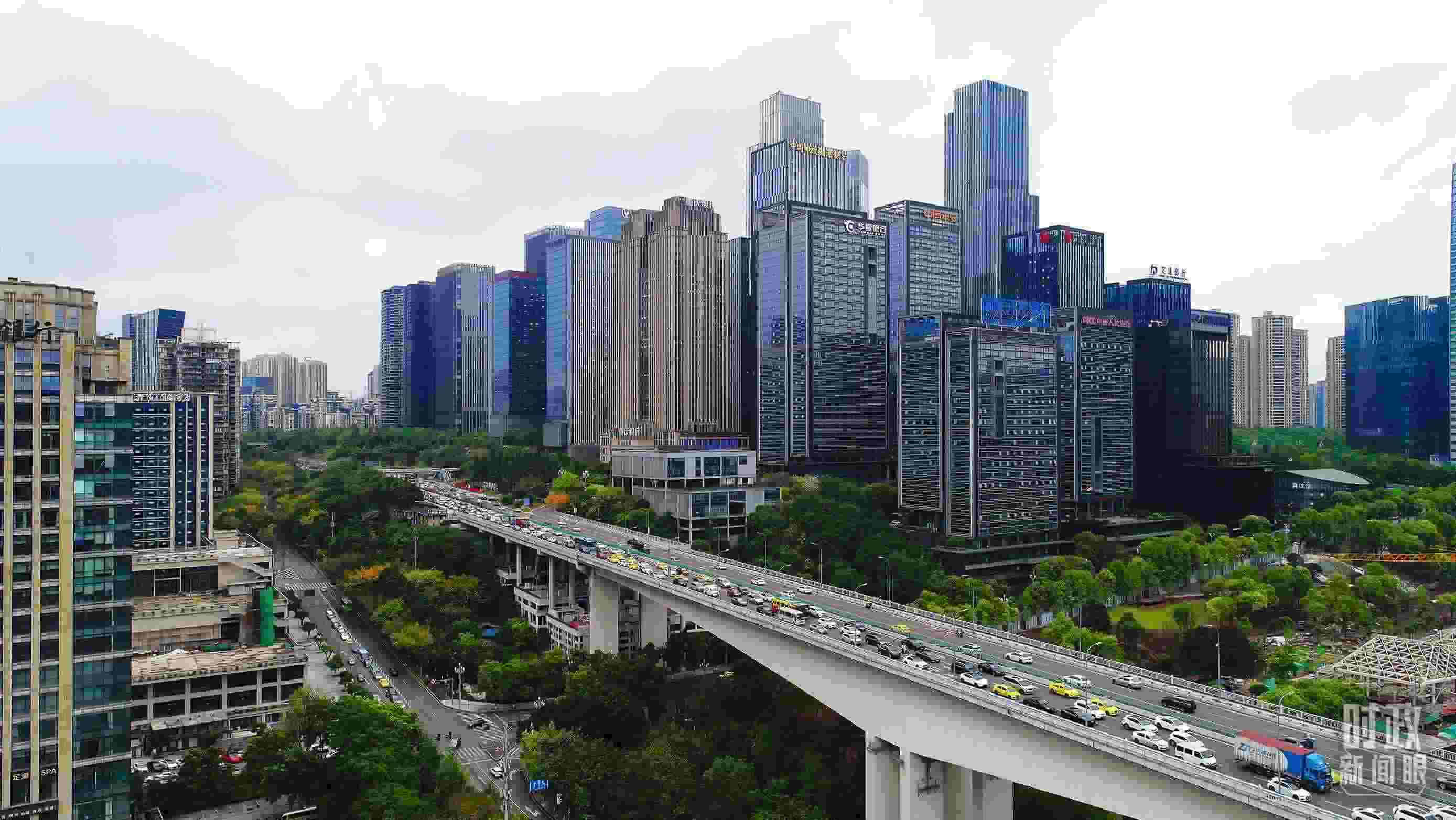 △重慶市數(shù)字化城市運(yùn)行和治理中心。（總臺記者于濱拍攝）