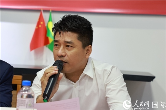 巴西中國浙江商會會長鄭俠茂在座談會上致辭。人民網(wǎng)記者 陳海琪攝
