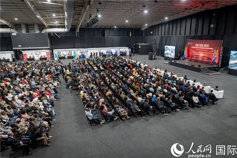 2024年中資企業(yè)招聘大會(huì)現(xiàn)場。 人民網(wǎng) 希拉茲攝