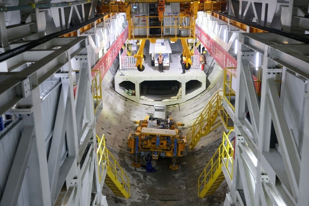 2024年2月16日，中鐵十四局集團(tuán)的建設(shè)者在京唐城際鐵路運(yùn)潮減河隧道施工。新華社記者 邢廣利 攝