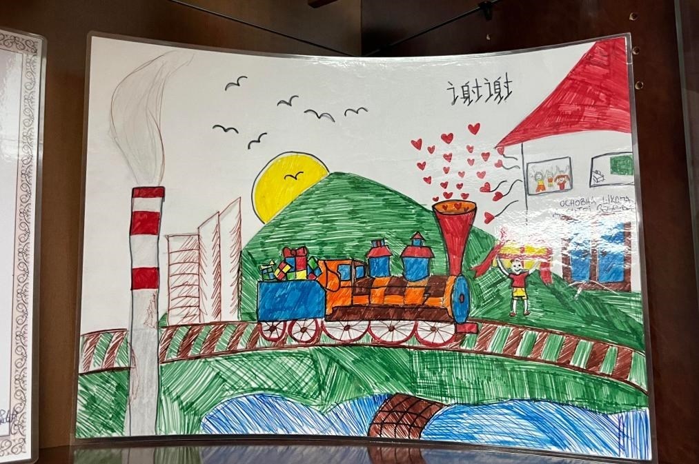 當(dāng)?shù)匦W(xué)生畫筆下的斯梅戴雷沃鋼廠。