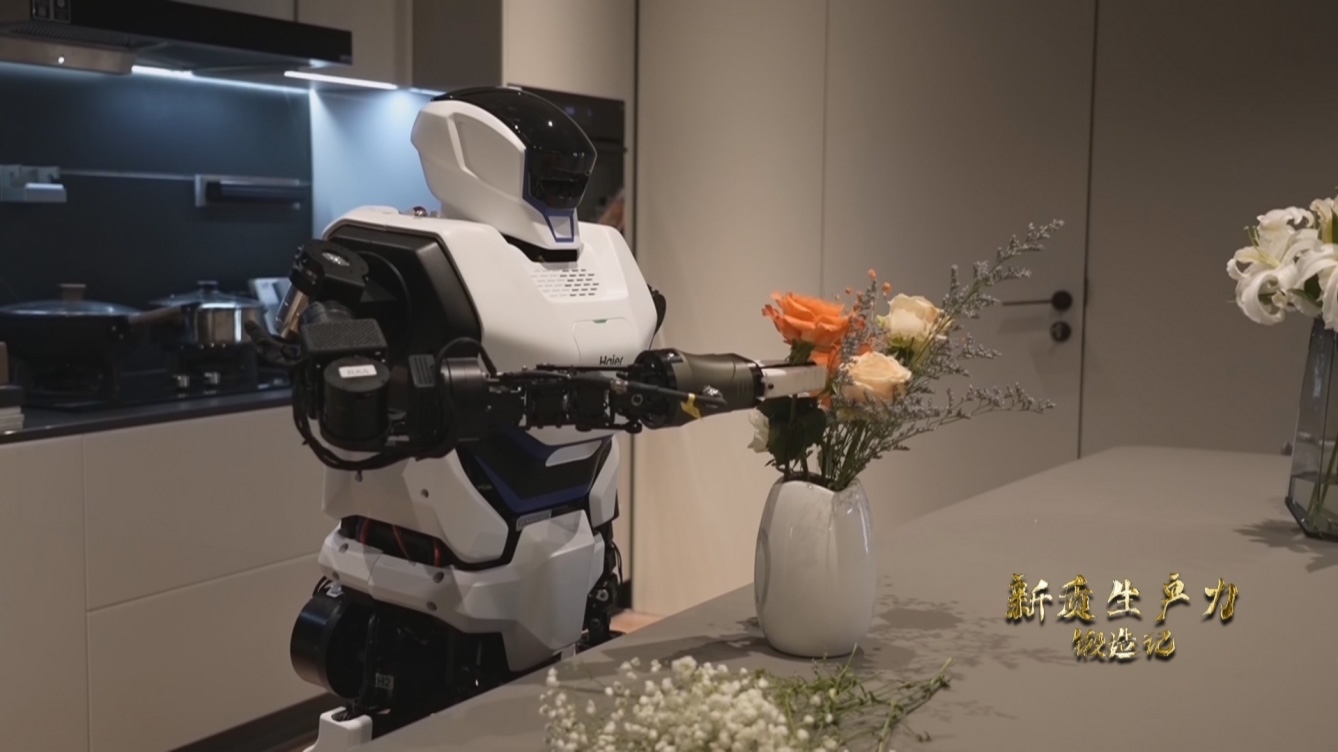 人形機器人插花。
