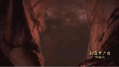 要甄別并發(fā)現(xiàn)暗物質粒子，如同在一場人聲鼎沸的足球比賽現(xiàn)場聽見一根鋼針跌落的聲音。