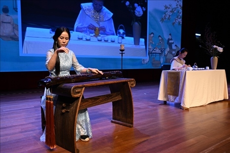 活動(dòng)現(xiàn)場茶藝古琴表演。新加坡中國文化中心供圖