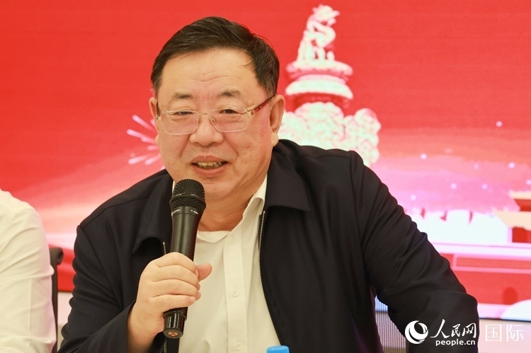 山東省泰安市委書記、市人大常委會主任楊洪濤在座談會上致辭。人民網(wǎng)記者 陳海琪攝