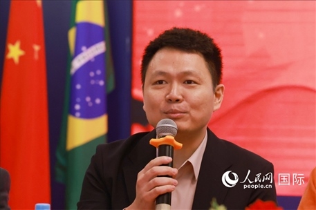 中國駐里約熱內(nèi)盧總領(lǐng)館副總領(lǐng)事王尉育在座談會上致辭。人民網(wǎng)記者 陳海琪攝