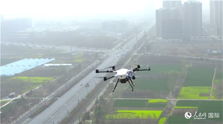 無人機(jī)。人民網(wǎng)記者 劉寧攝