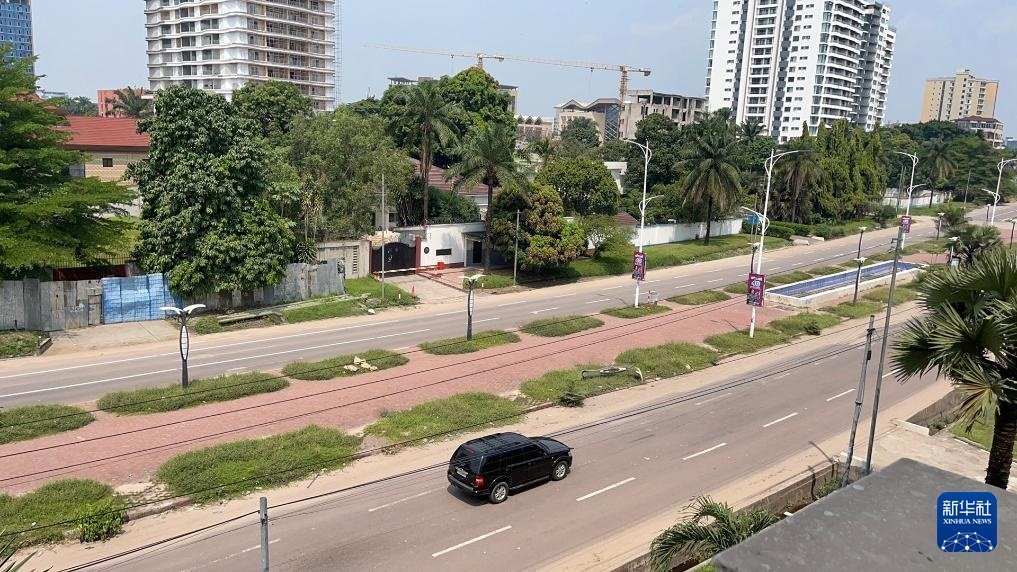 這是5月19日在剛果（金）首都金沙薩拍攝的街景（手機照片）。新華社發(fā)