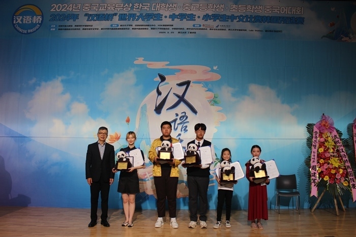 各組別的冠軍獲得者們合影留念。