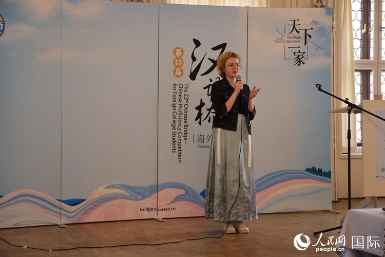 李歡欣在比賽中用中文演講。人民網(wǎng)記者 劉仲華攝