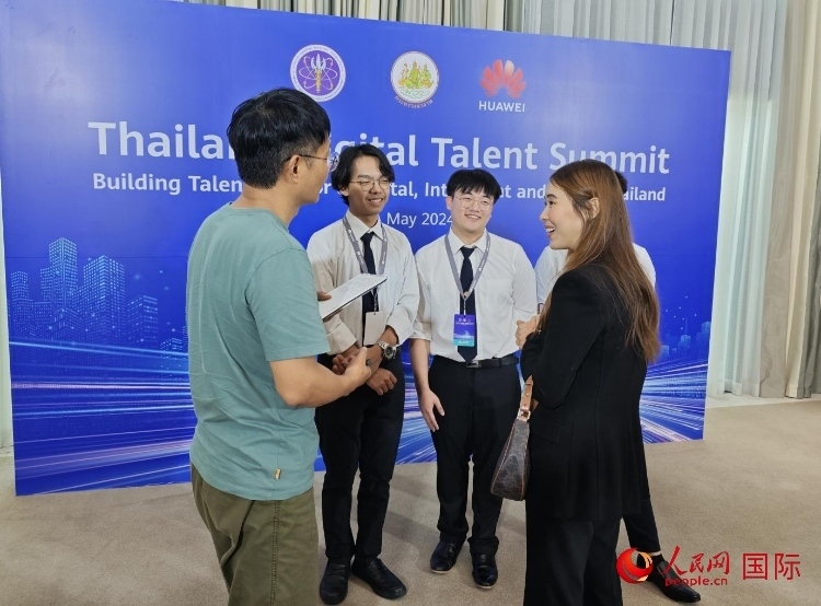 泰國國立法政大學(xué)學(xué)生接受本網(wǎng)采訪。李映民攝