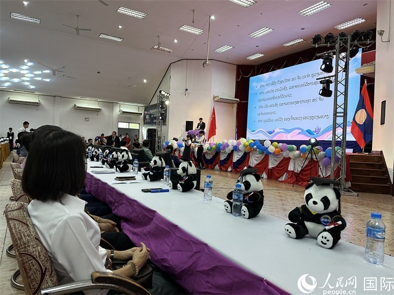 圖片：中老嘉賓在第二十三屆漢語橋世界大學(xué)生中文比賽老撾賽區(qū)決賽上致辭。孫廣勇攝