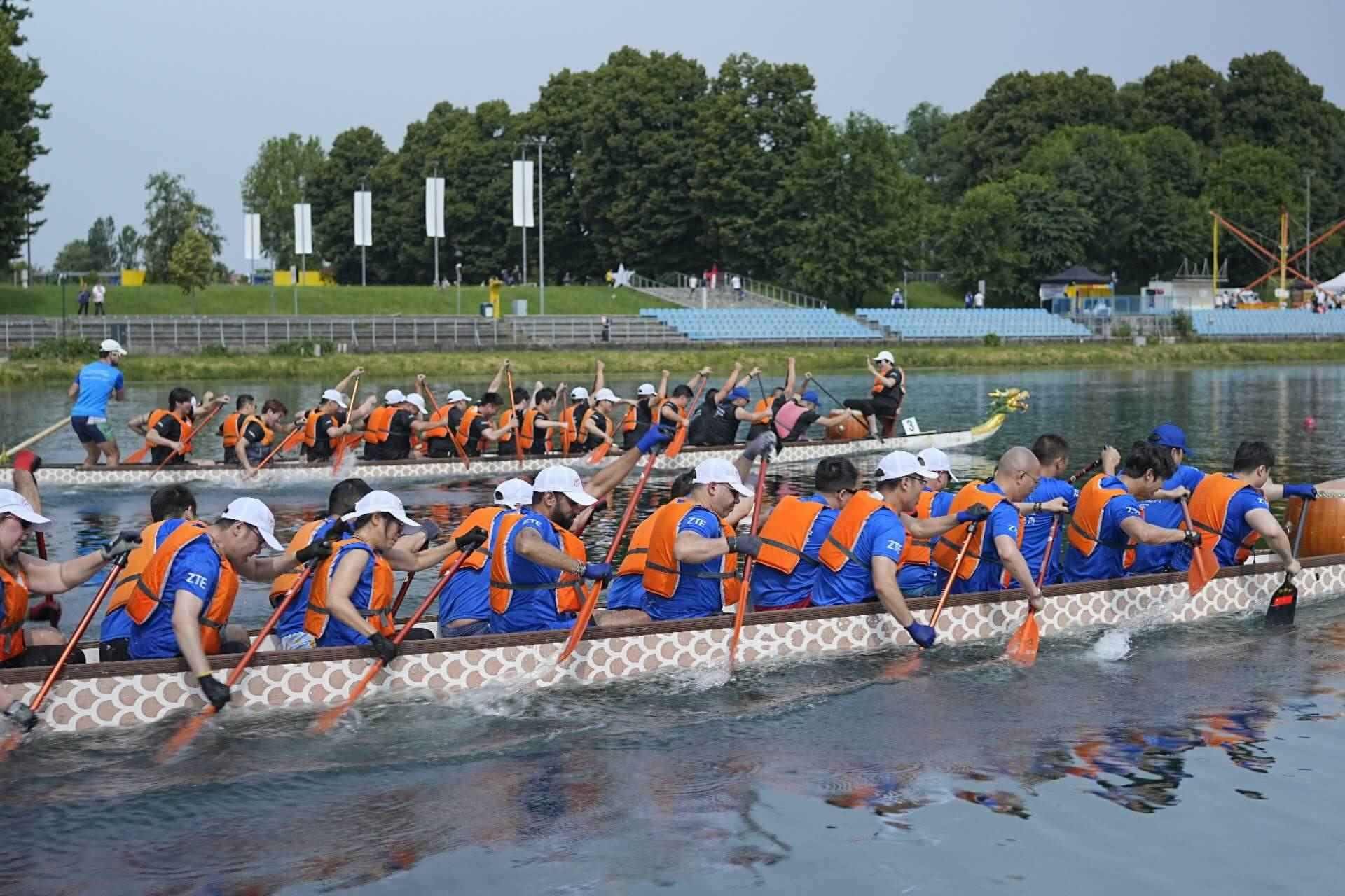 爭渡、爭渡，選手們你爭我奪，奮勇爭先。主辦方供圖