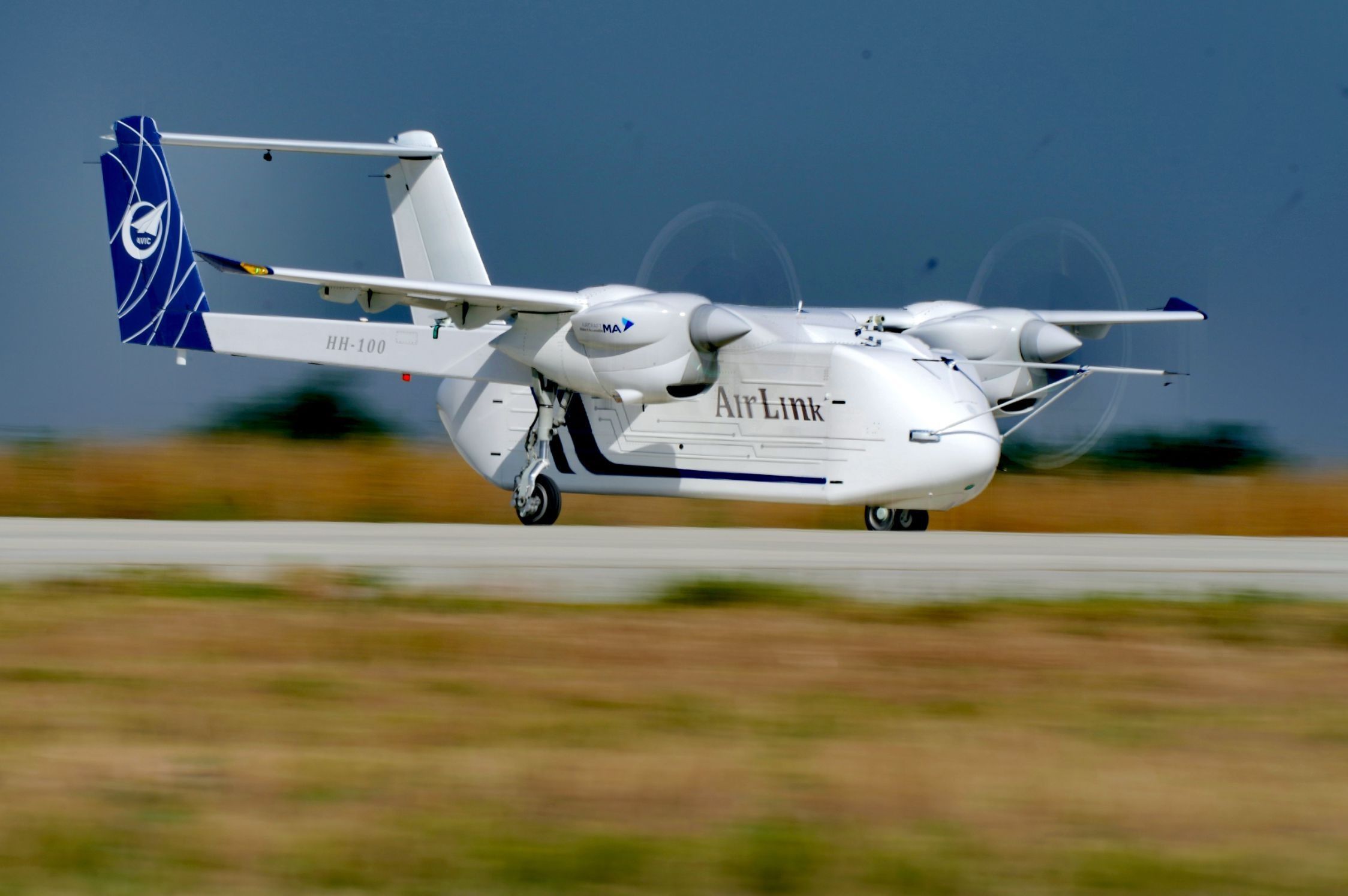△2024年6月12日，HH-100航空商用無人運輸系統(tǒng)驗證機在西安藍田通用機場首飛成功。