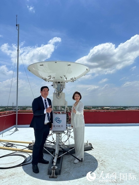 中泰兩國校企合作共贏。左為馬漢科理工大學(xué)校長帕納威·普卡亞多，右為銀河航天聯(lián)合創(chuàng)始人劉暢。人民網(wǎng)記者 簡承淵攝