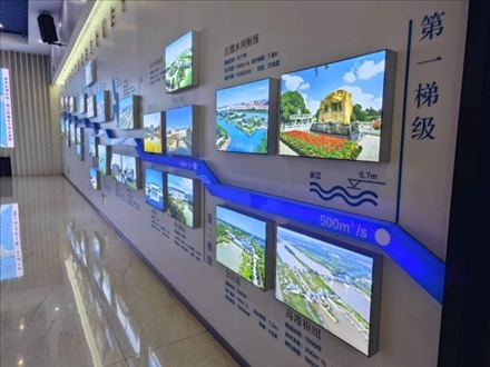 長(zhǎng)江水跨越13級(jí)“階梯”一路北上。人民網(wǎng)記者 黃鈺攝