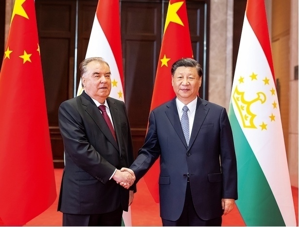 2023年5月，國家主席習(xí)近平在西安同來華出席中國—中亞峰會(huì)并進(jìn)行國事訪問的塔吉克斯坦總統(tǒng)拉赫蒙會(huì)談。新華社記者 丁海濤 攝